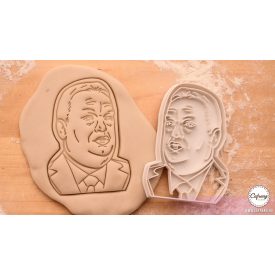 Sármos királyi alkatú férfiember forma